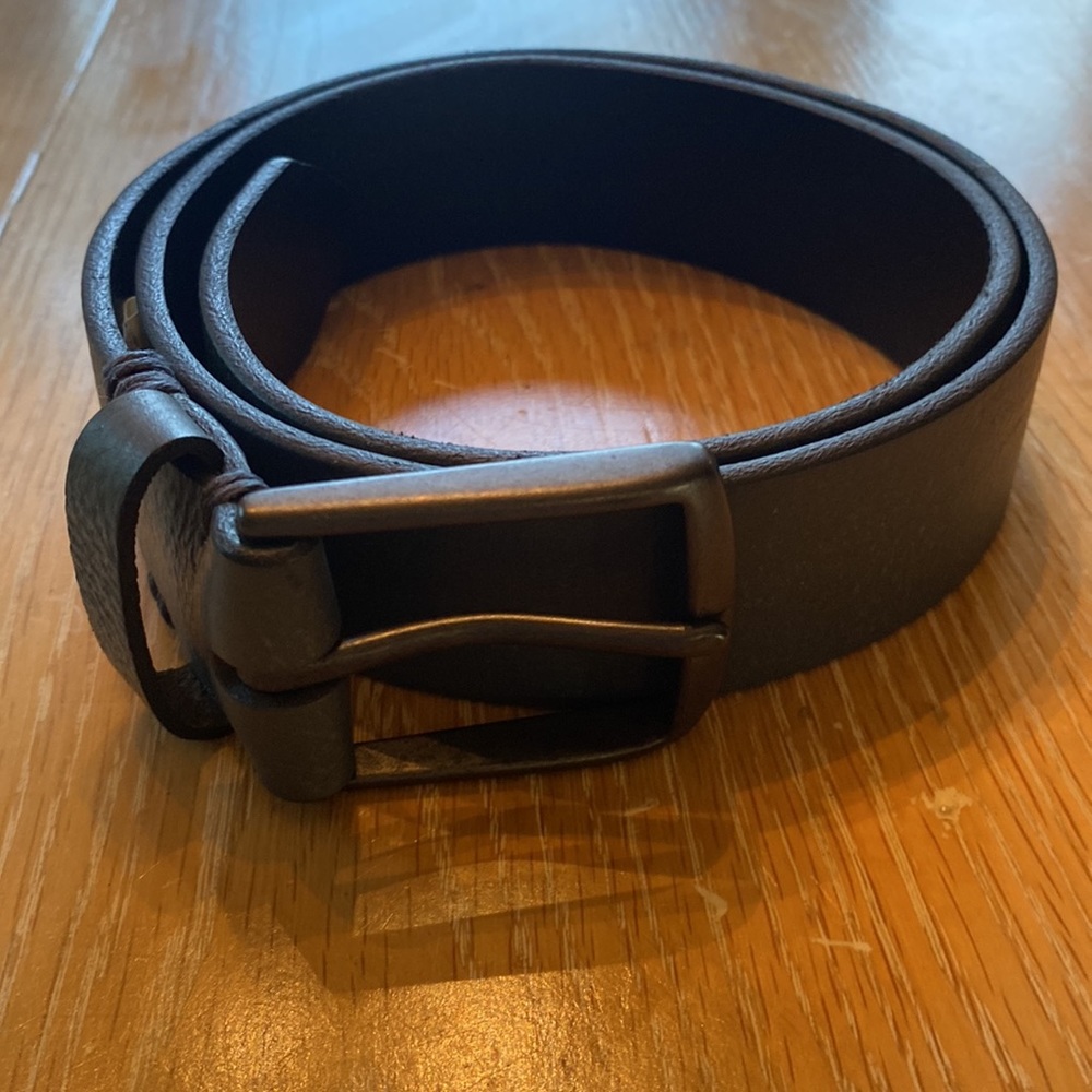 Gap leather belt